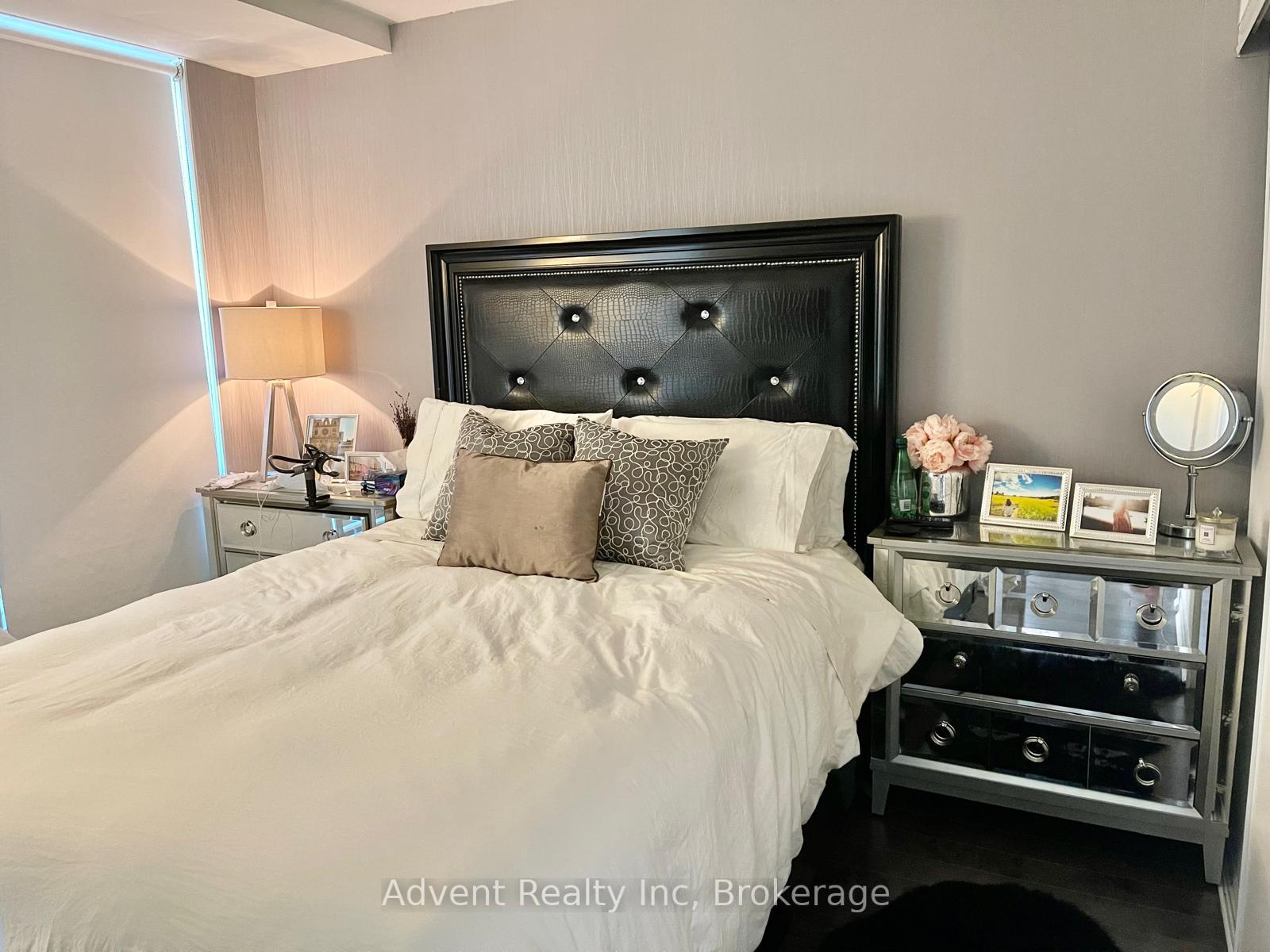 Photo 6 of Unit 1701, 8 The Esplanade, Toronto, Waterfront Communities — HOMEH