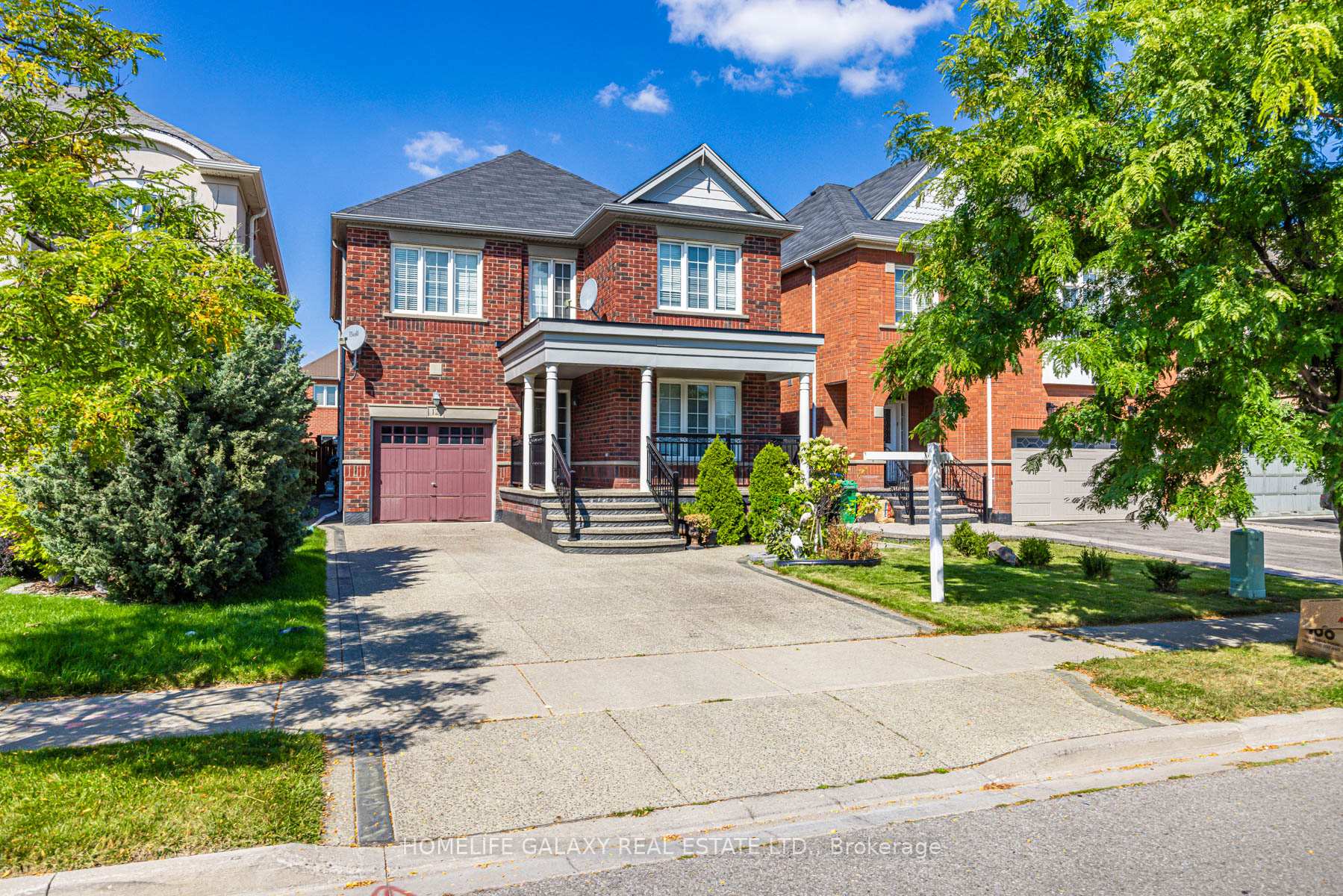 Photo 1 of 12 Snapdragon Square, Brampton, Bram East — HOMEH