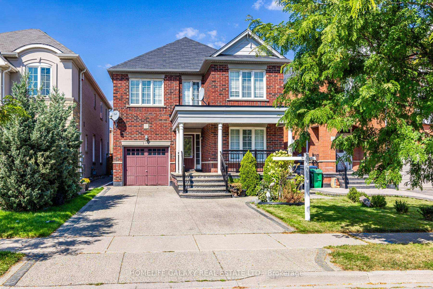 Photo 2 of 12 Snapdragon Square, Brampton, Bram East — HOMEH