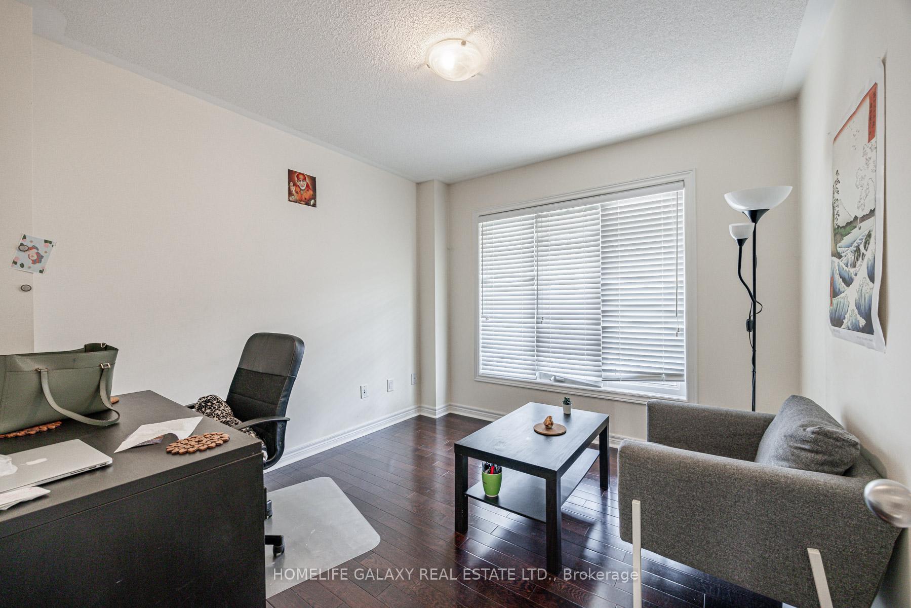 Photo 4 of 12 Snapdragon Square, Brampton, Bram East — HOMEH