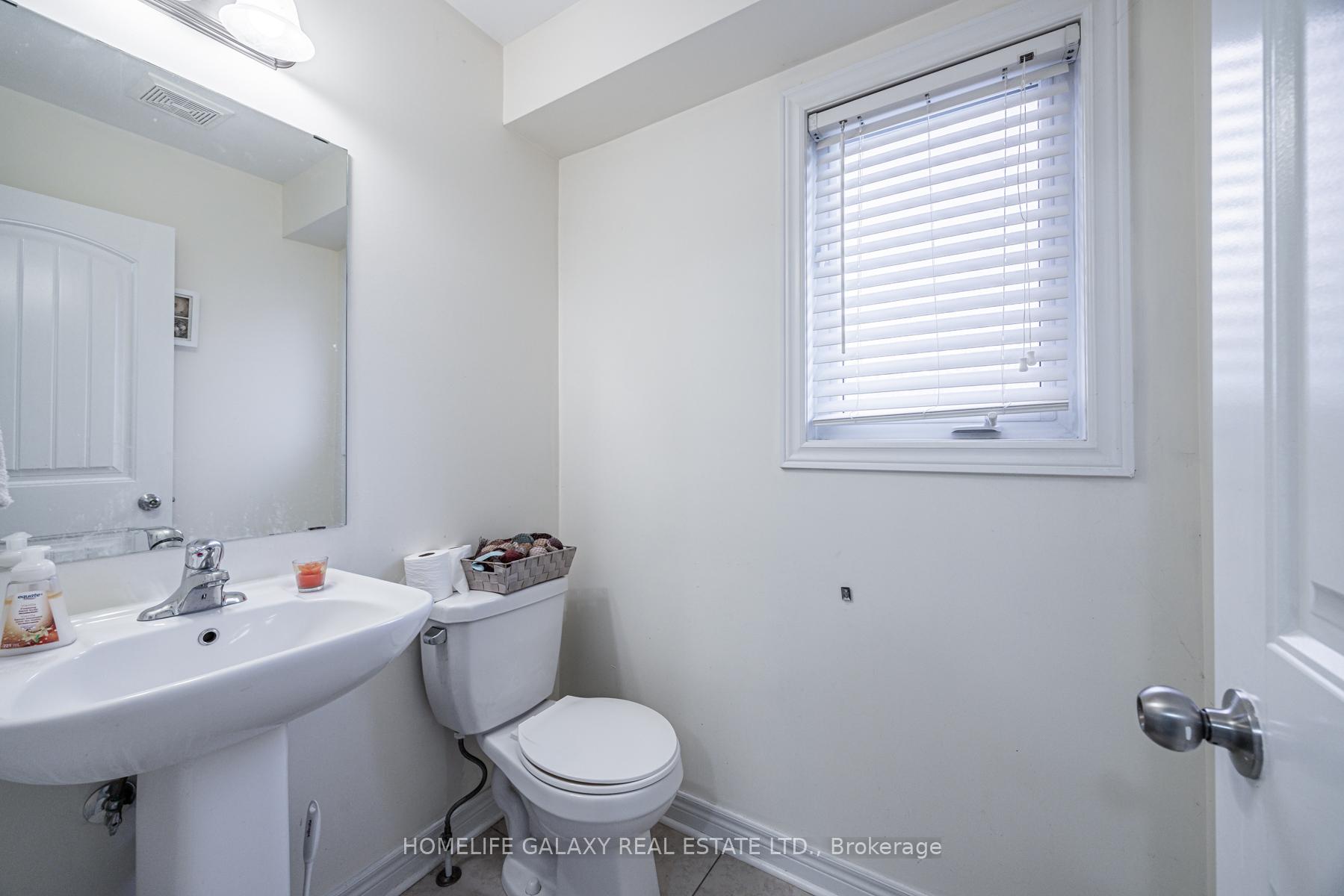 Photo 5 of 12 Snapdragon Square, Brampton, Bram East — HOMEH