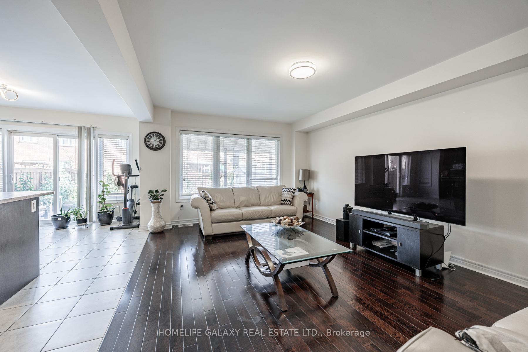Photo 8 of 12 Snapdragon Square, Brampton, Bram East — HOMEH