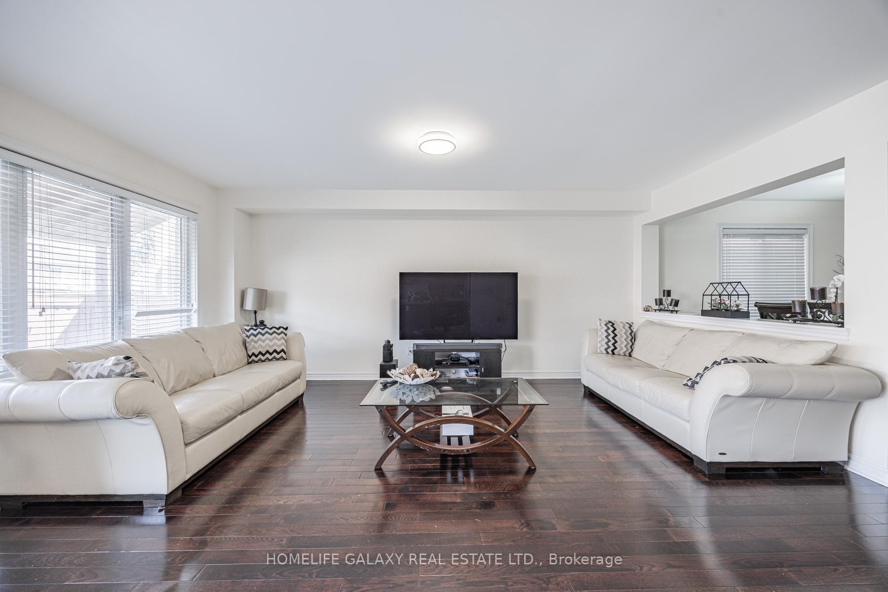 Photo 9 of 12 Snapdragon Square, Brampton, Bram East — HOMEH
