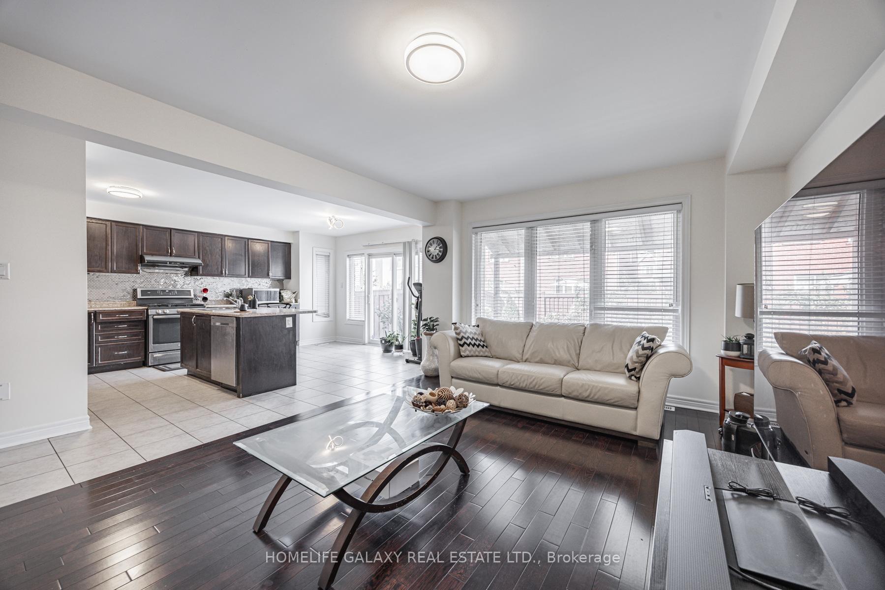 Photo 10 of 12 Snapdragon Square, Brampton, Bram East — HOMEH