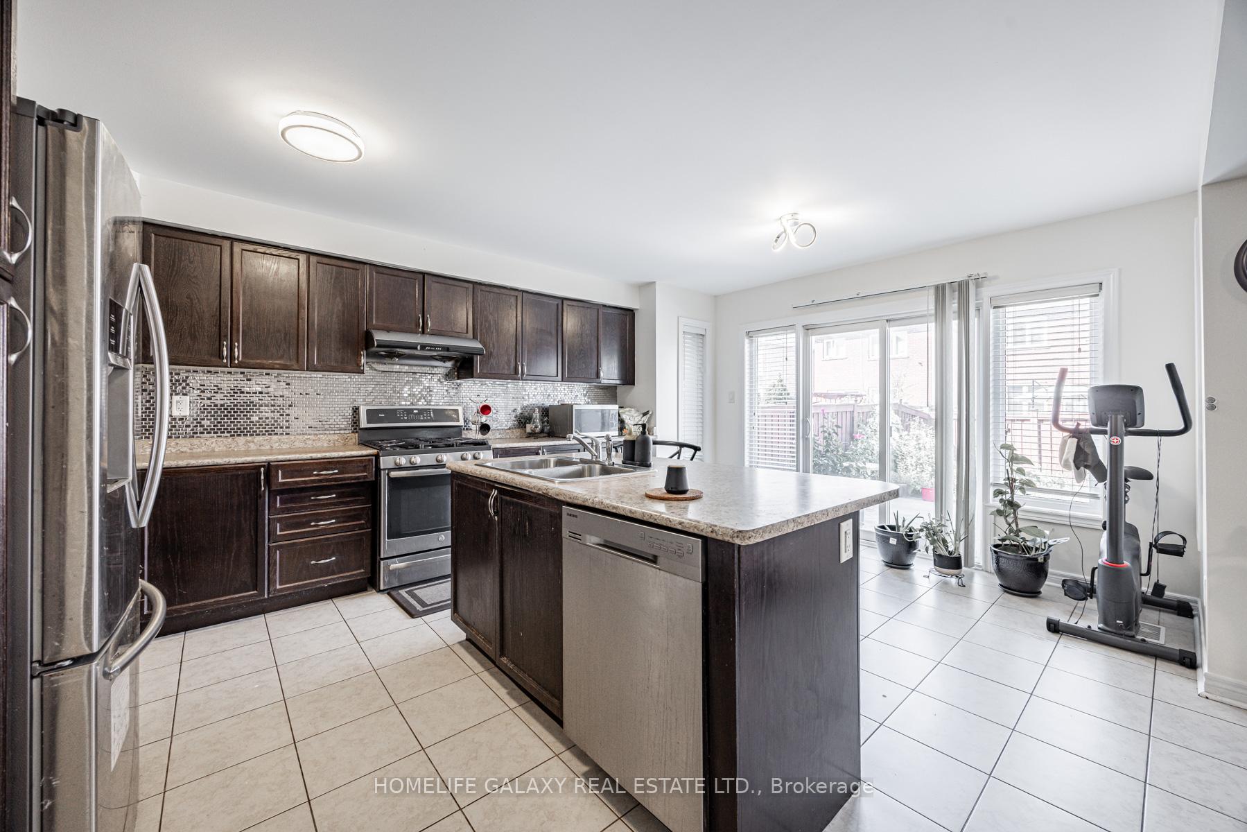 Photo 13 of 12 Snapdragon Square, Brampton, Bram East — HOMEH
