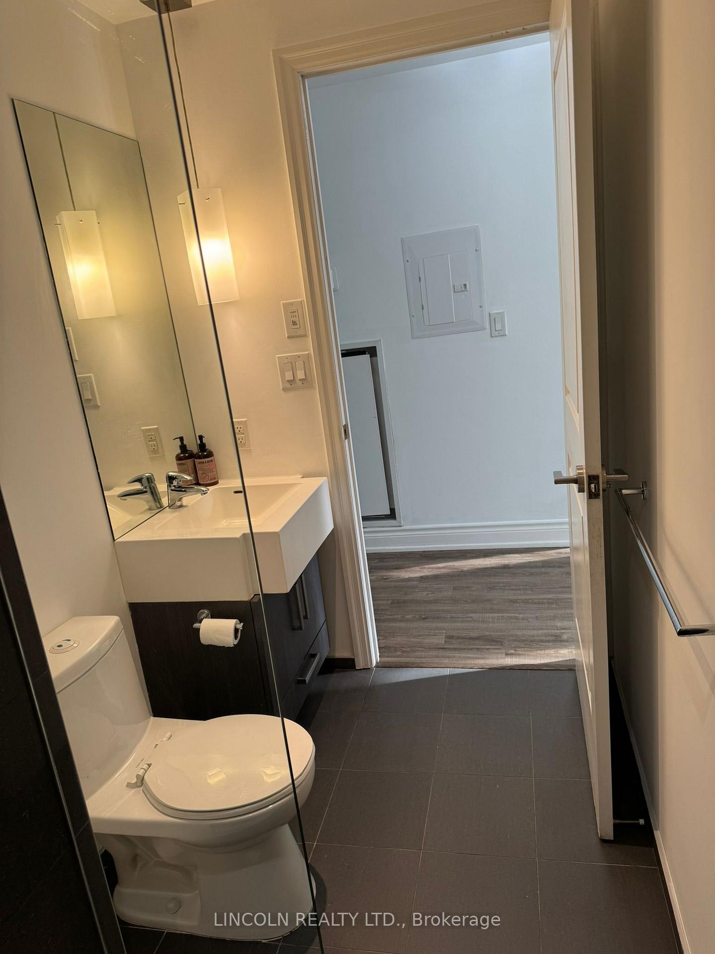 Photo 4 of Unit 402, 8 The Esplanade, Toronto, Waterfront Communities — HOMEH