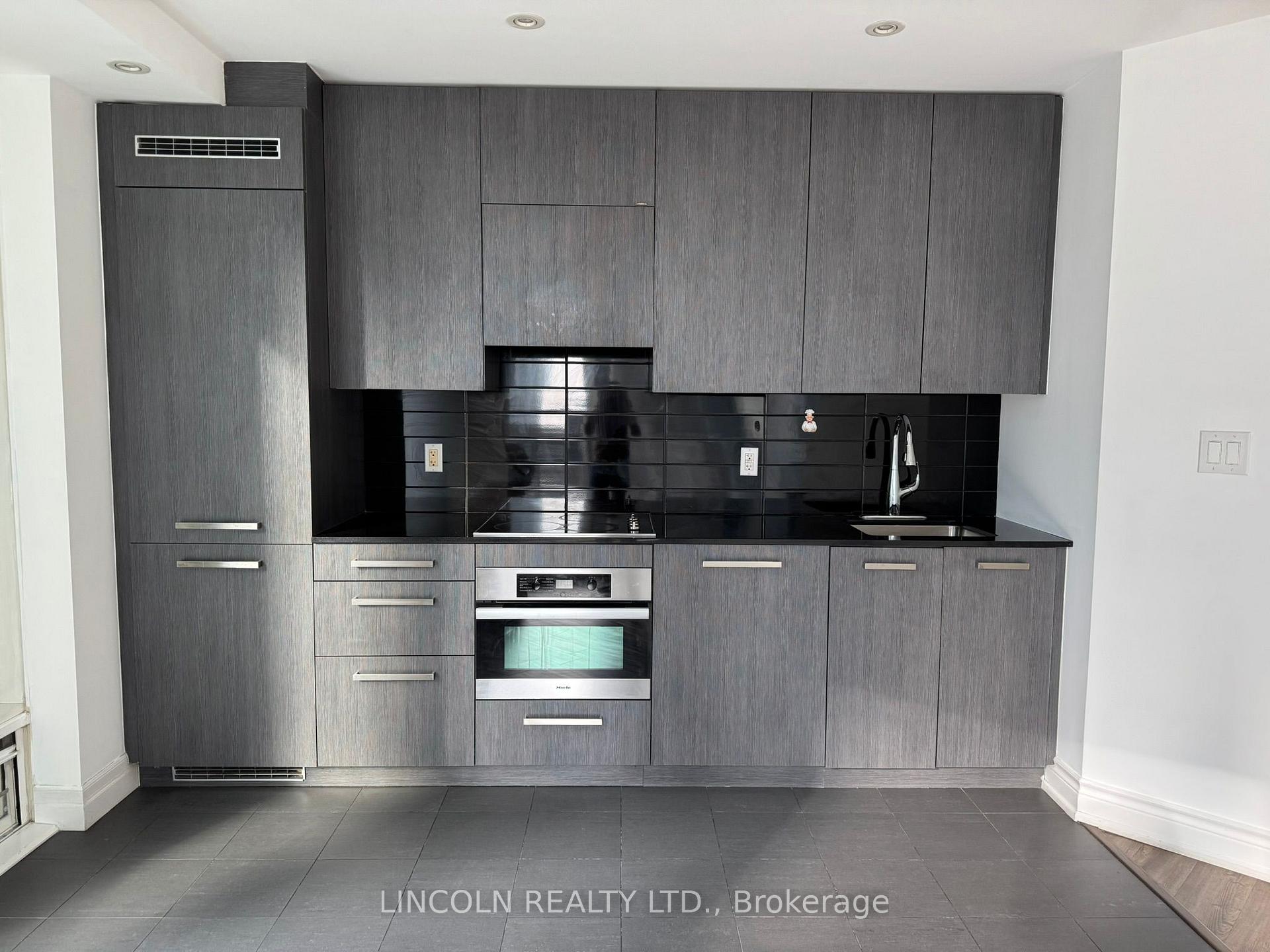 Photo 12 of Unit 402, 8 The Esplanade, Toronto, Waterfront Communities — HOMEH