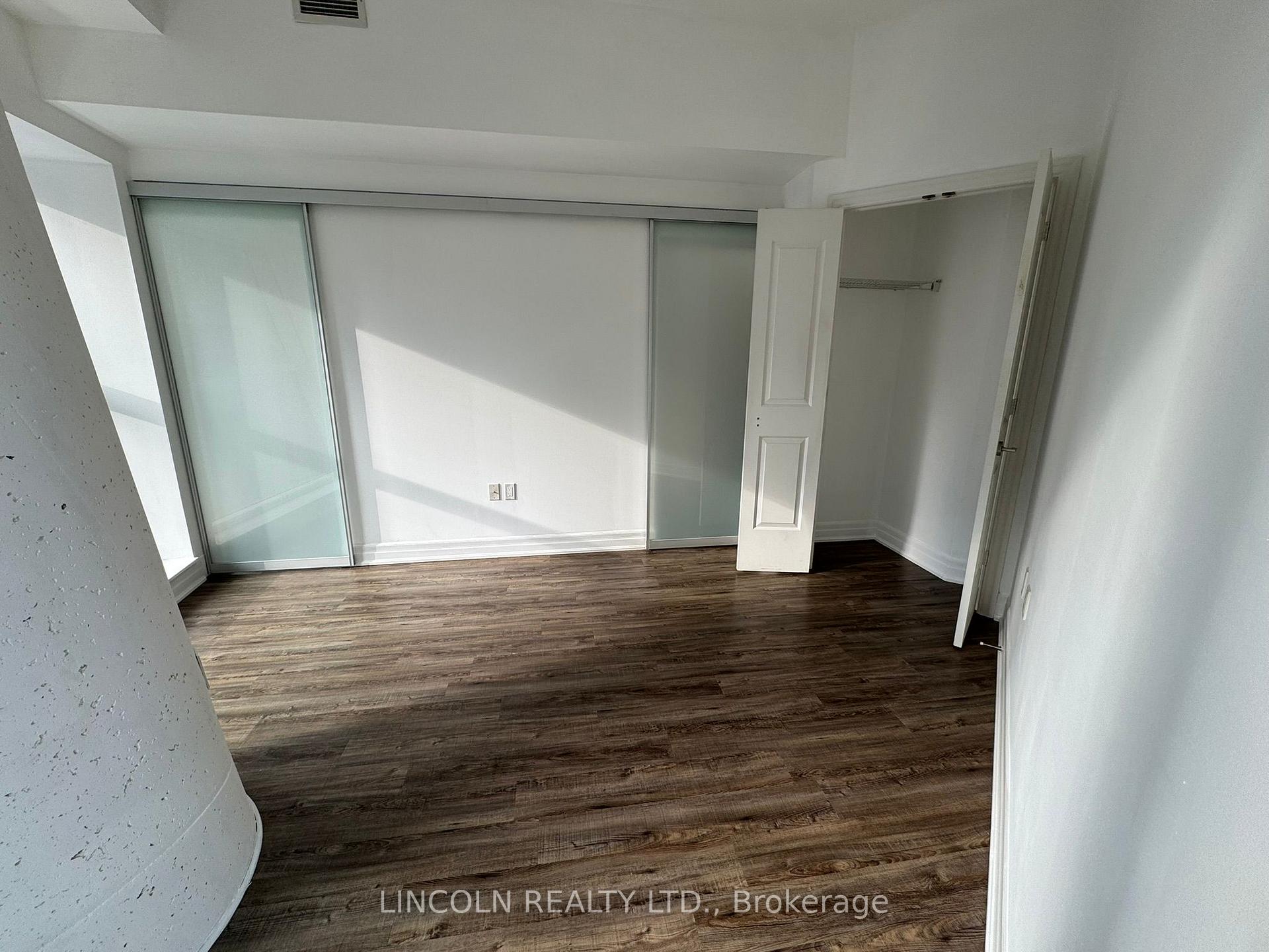 Photo 10 of Unit 402, 8 The Esplanade, Toronto, Waterfront Communities — HOMEH