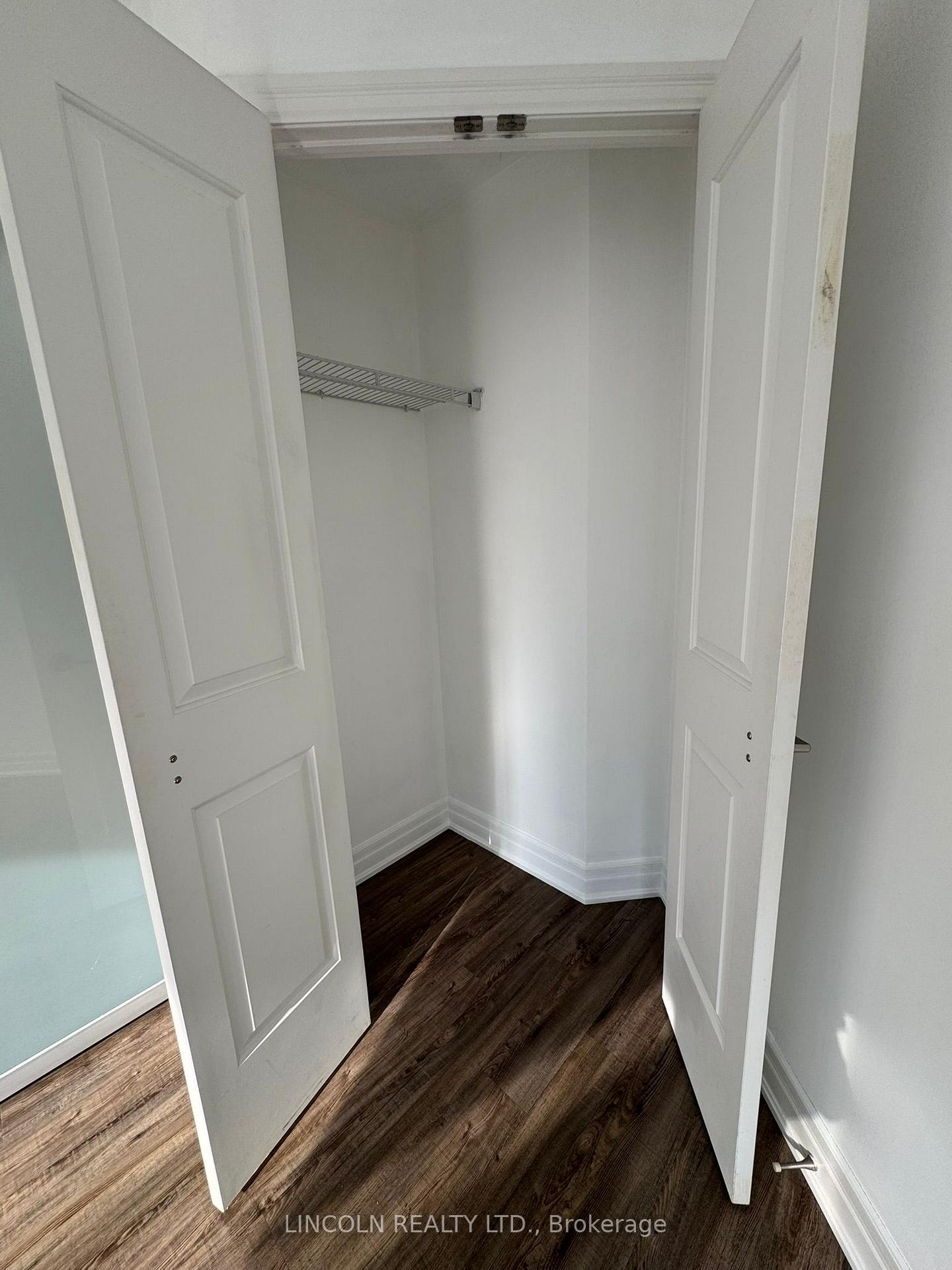 Photo 11 of Unit 402, 8 The Esplanade, Toronto, Waterfront Communities — HOMEH