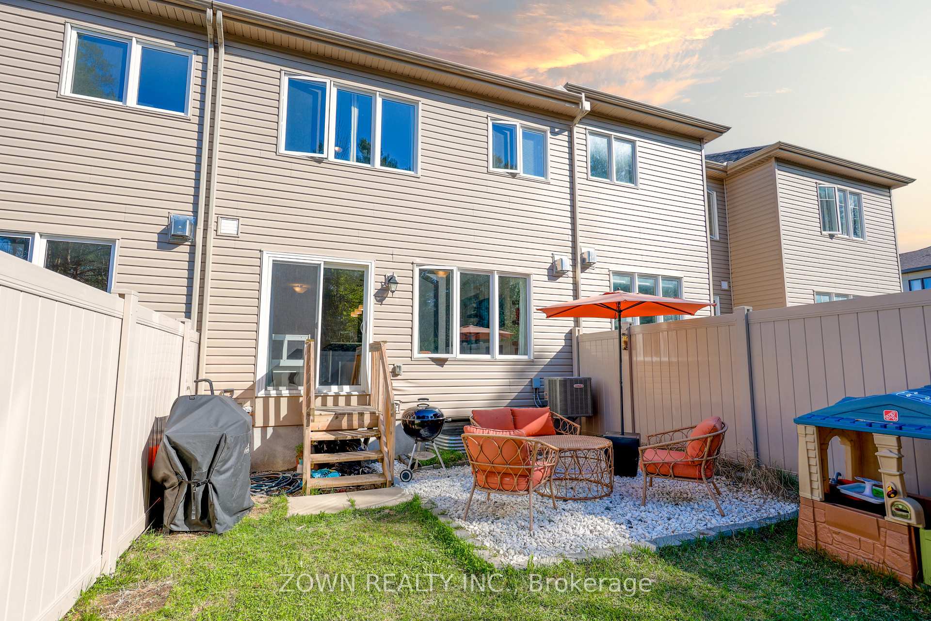 Photo 17 of 525 Parade Drive, Ottawa, Stittsville (South) — HOMEH