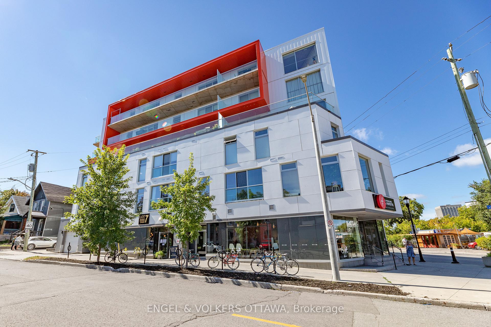 Front of Unit 306, 1000 Wellington Street W