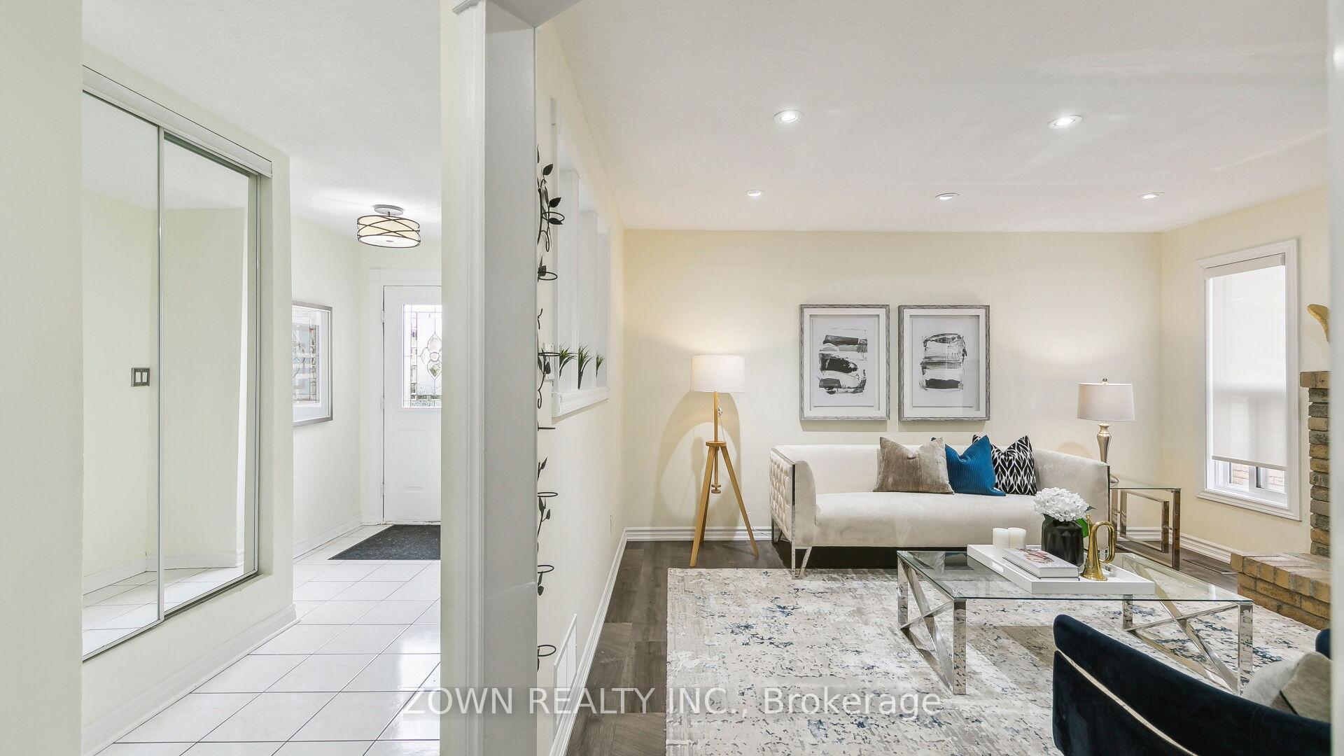 Photo 5 of 33 Dafoe Crescent, Brampton, Fletcher's West — HOMEH