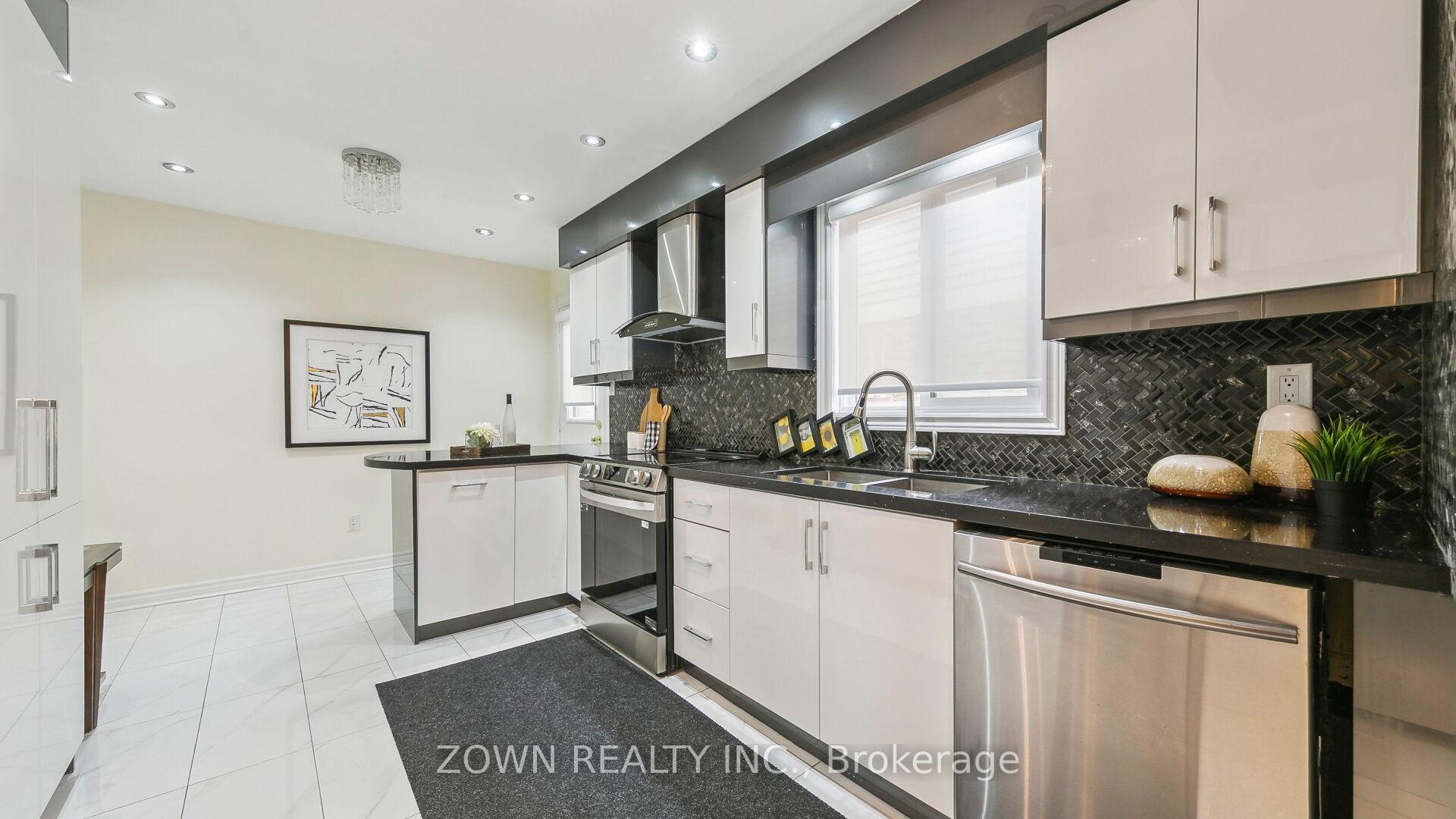 Photo 13 of 33 Dafoe Crescent, Brampton, Fletcher's West — HOMEH