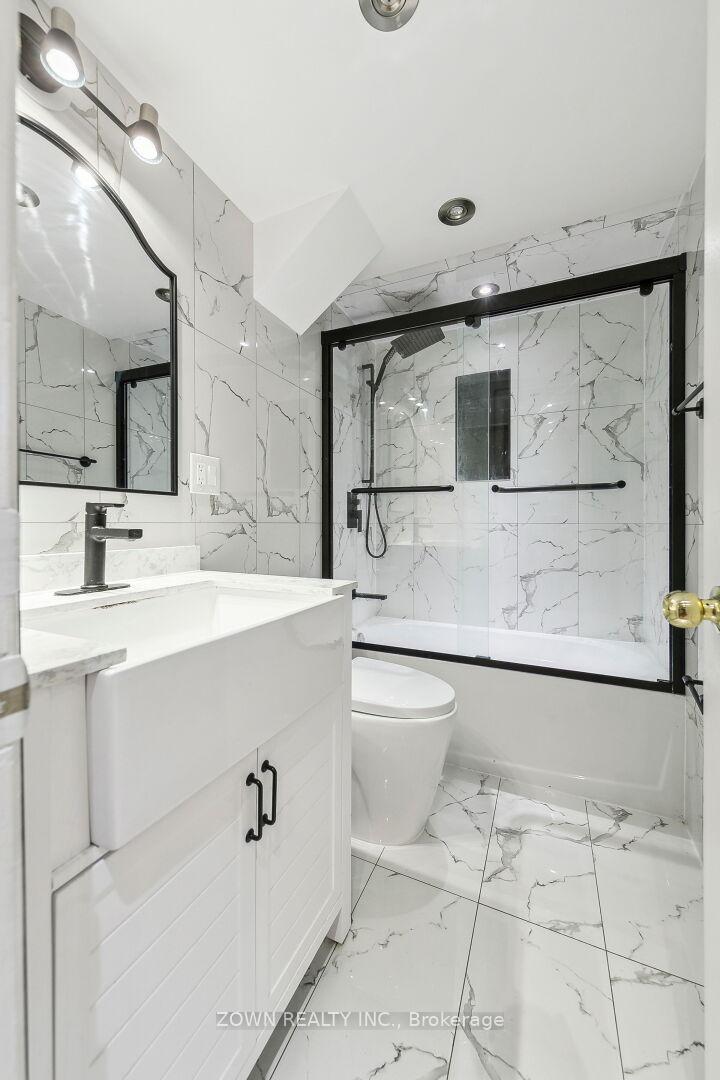Photo 32 of 33 Dafoe Crescent, Brampton, Fletcher's West — HOMEH