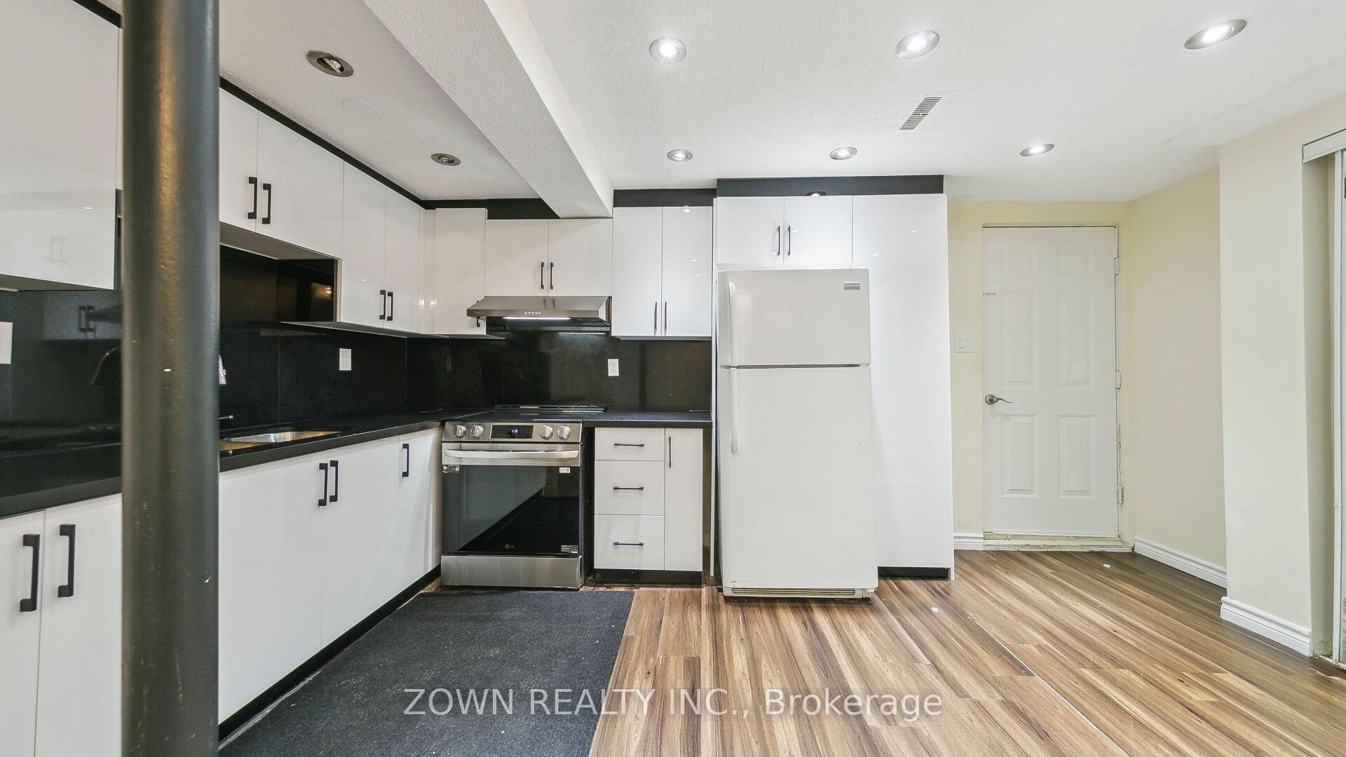 Photo 34 of 33 Dafoe Crescent, Brampton, Fletcher's West — HOMEH
