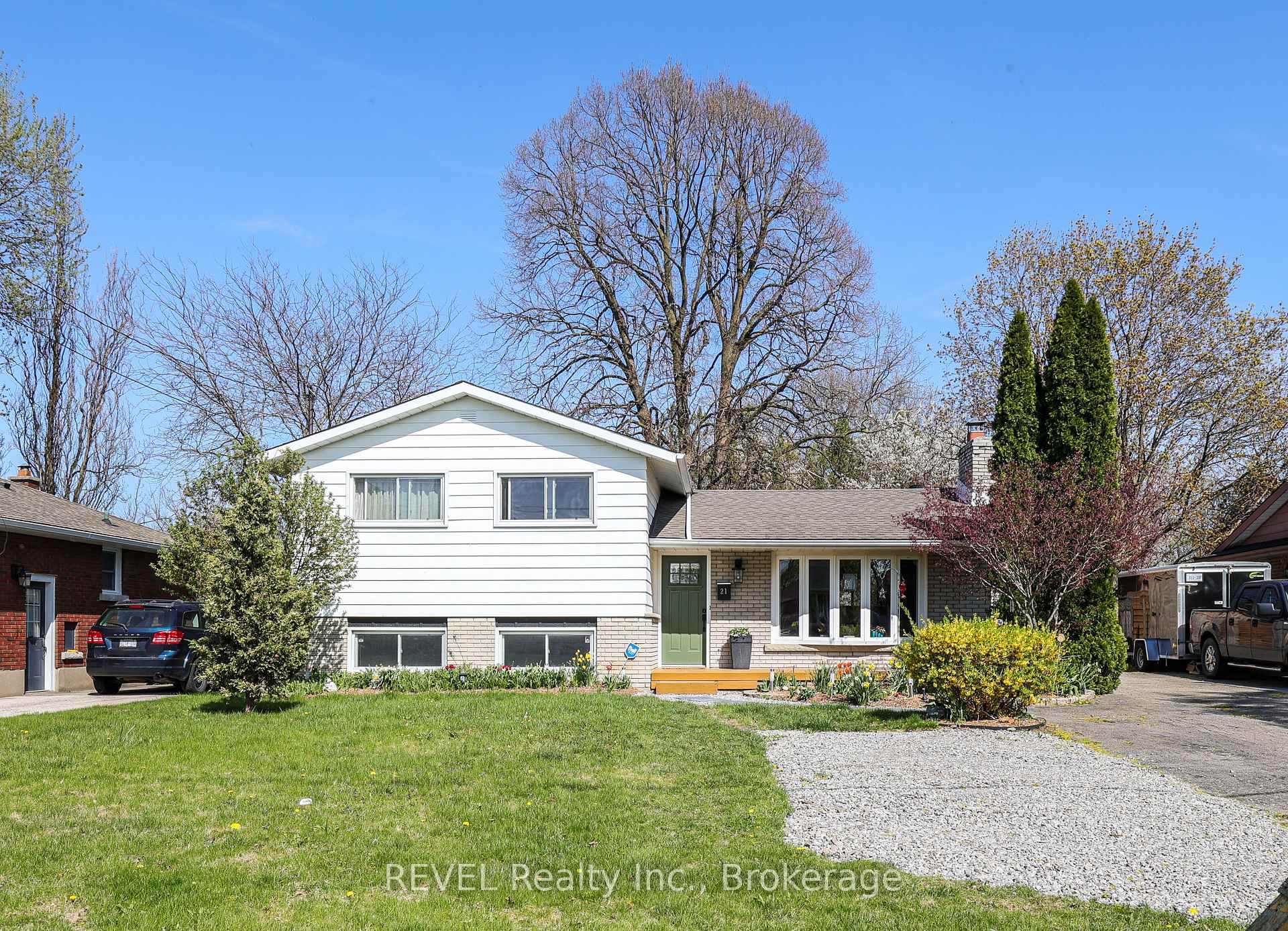 Front of 21 Foxglove Avenue