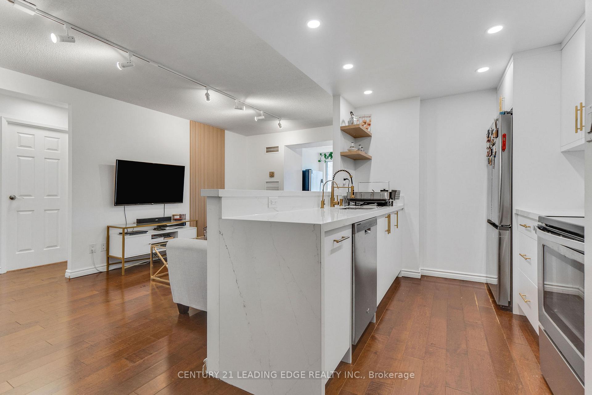 Photo 10 of Unit 720, 222 The Esplanade, Toronto, Waterfront Communities — HOMEH
