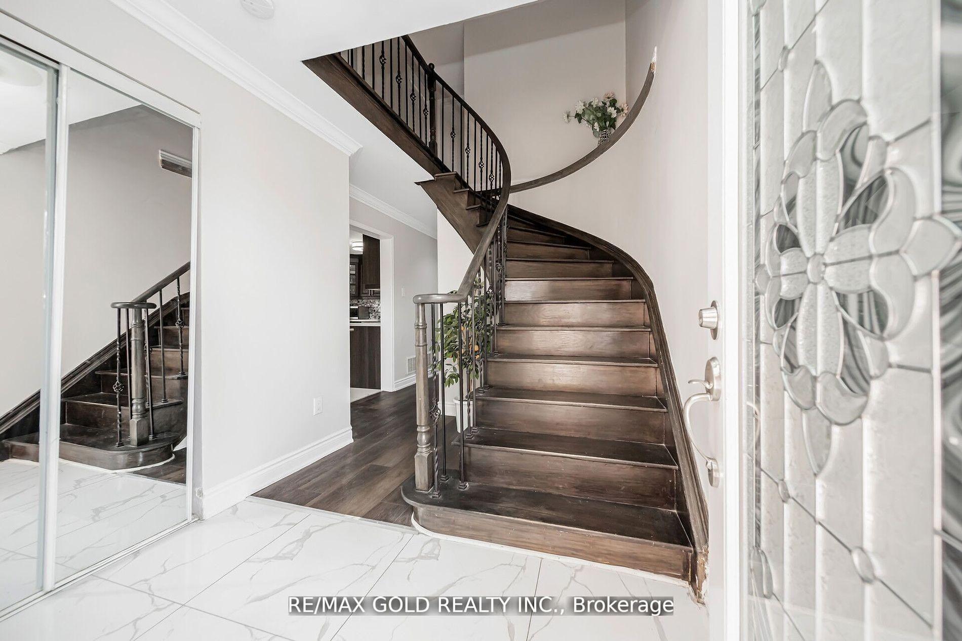 Photo 3 of 167 Ecclestone Drive, Brampton, Brampton West — HOMEH