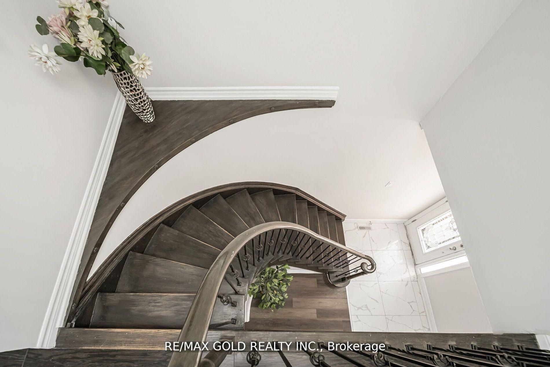 Photo 4 of 167 Ecclestone Drive, Brampton, Brampton West — HOMEH