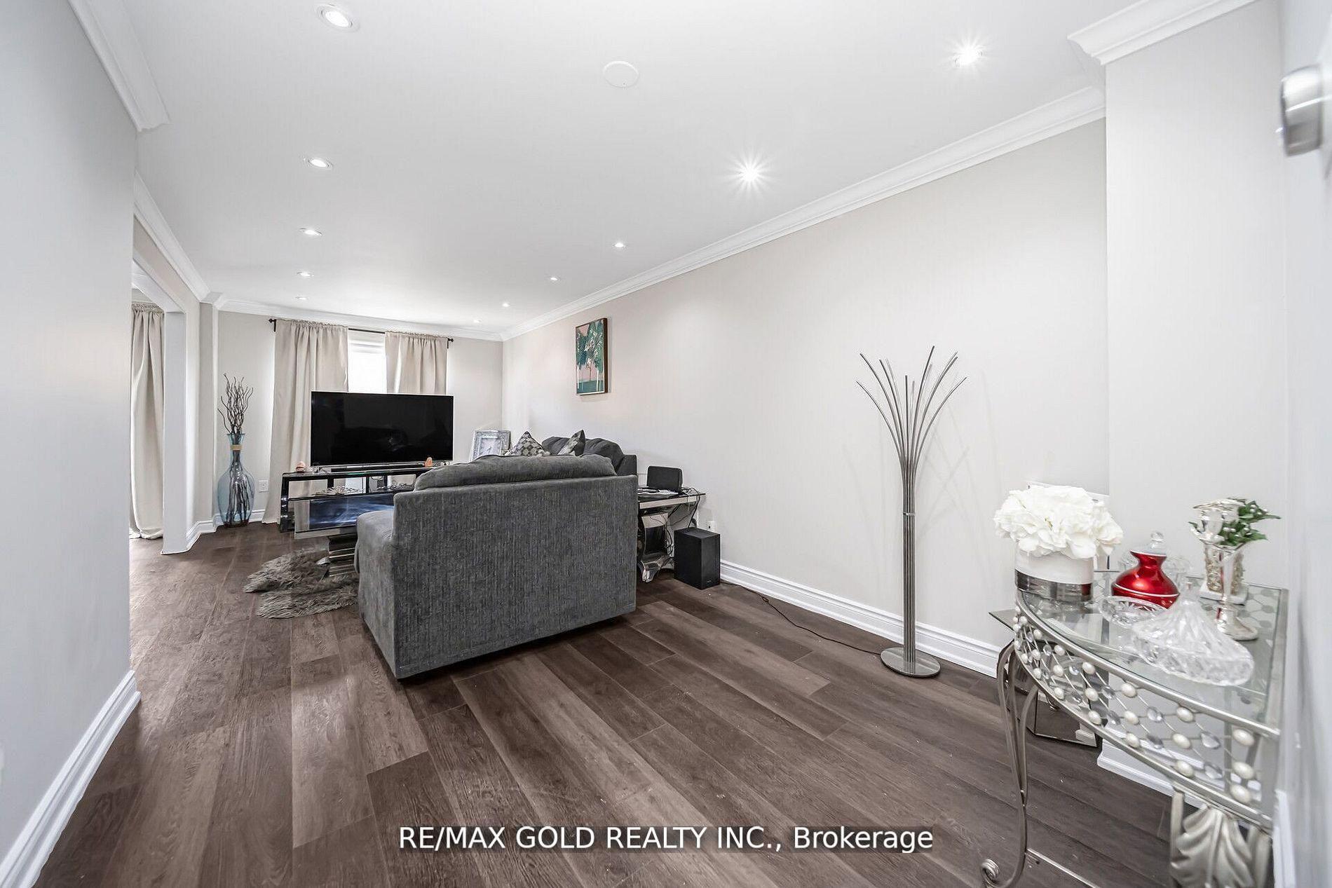 Photo 7 of 167 Ecclestone Drive, Brampton, Brampton West — HOMEH