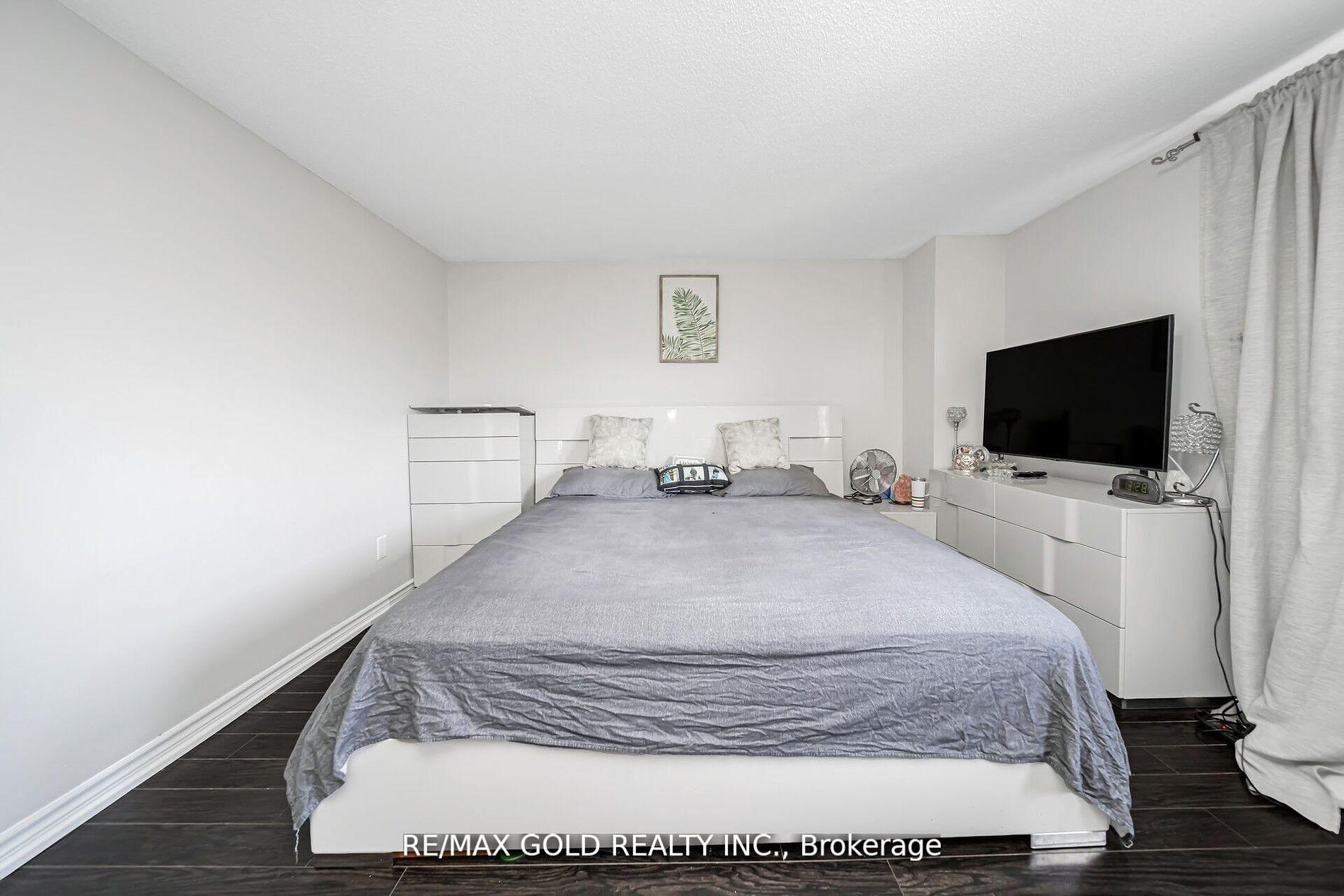 Photo 10 of 167 Ecclestone Drive, Brampton, Brampton West — HOMEH