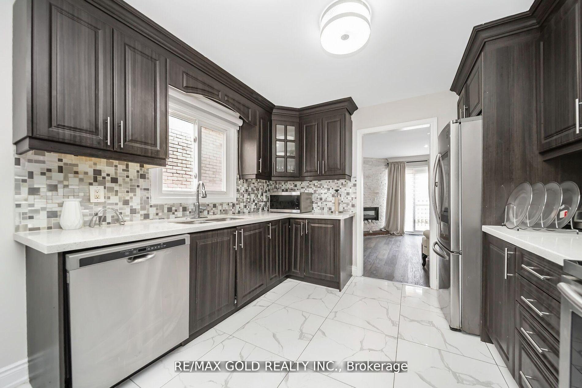 Photo 12 of 167 Ecclestone Drive, Brampton, Brampton West — HOMEH