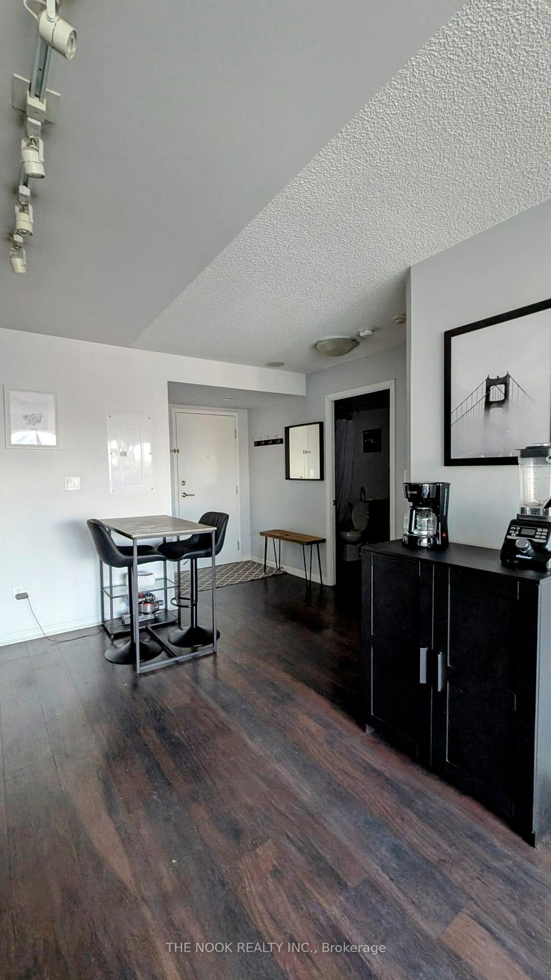 Photo 2 of Unit 2013, 400 Adelaide Street E, Toronto, Moss Park — HOMEH