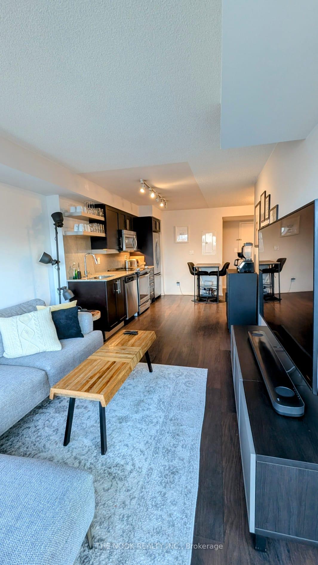 Photo 4 of Unit 2013, 400 Adelaide Street E, Toronto, Moss Park — HOMEH