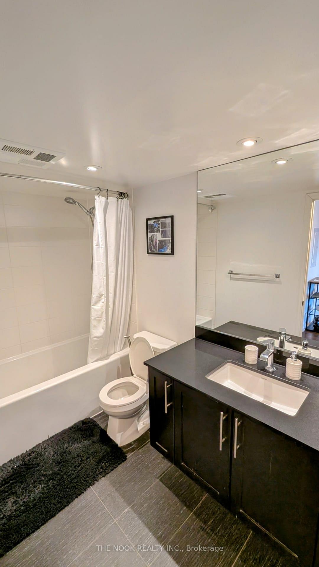 Photo 12 of Unit 2013, 400 Adelaide Street E, Toronto, Moss Park — HOMEH