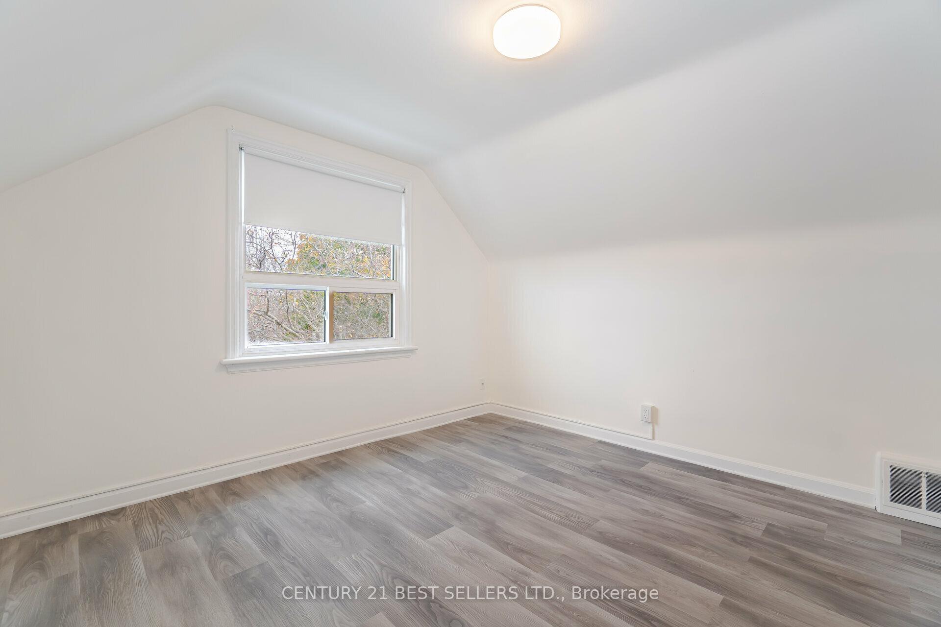 Photo 11 of 204 Summerhill Avenue, Hamilton, Glenview — HOMEH