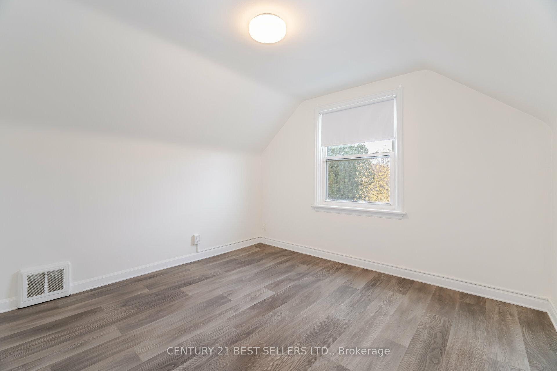 Photo 13 of 204 Summerhill Avenue, Hamilton, Glenview — HOMEH