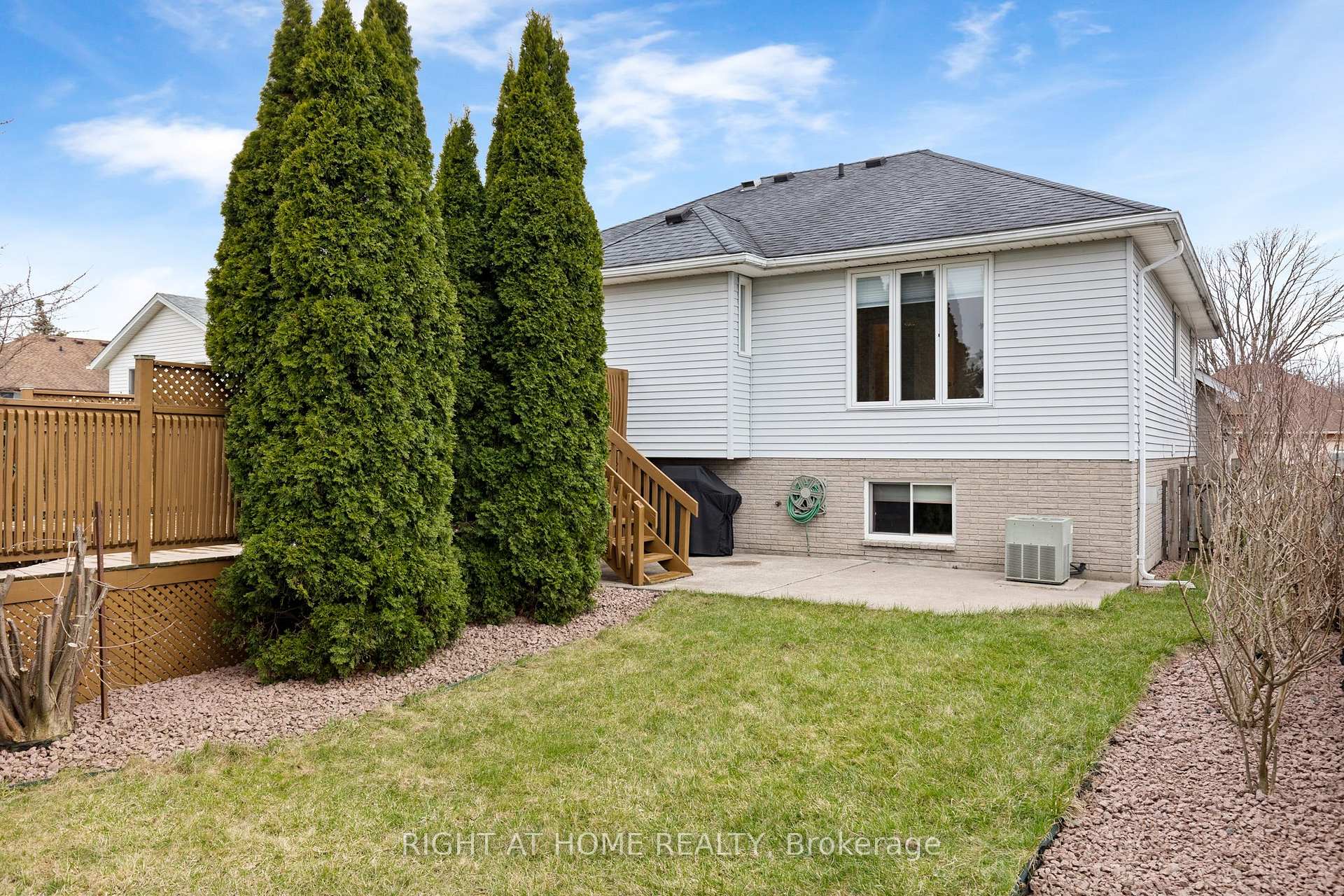 Photo 3 of 2520 Strawberry Drive, Tecumseh — HOMEH