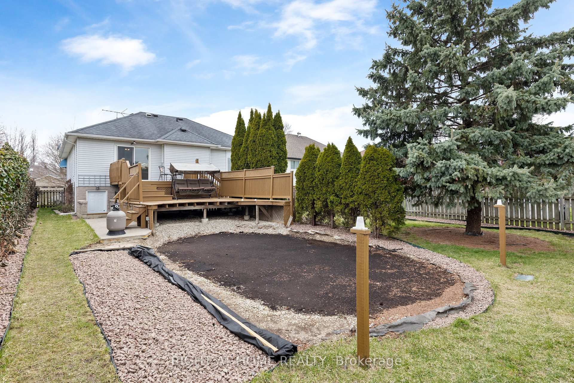 Photo 5 of 2520 Strawberry Drive, Tecumseh — HOMEH