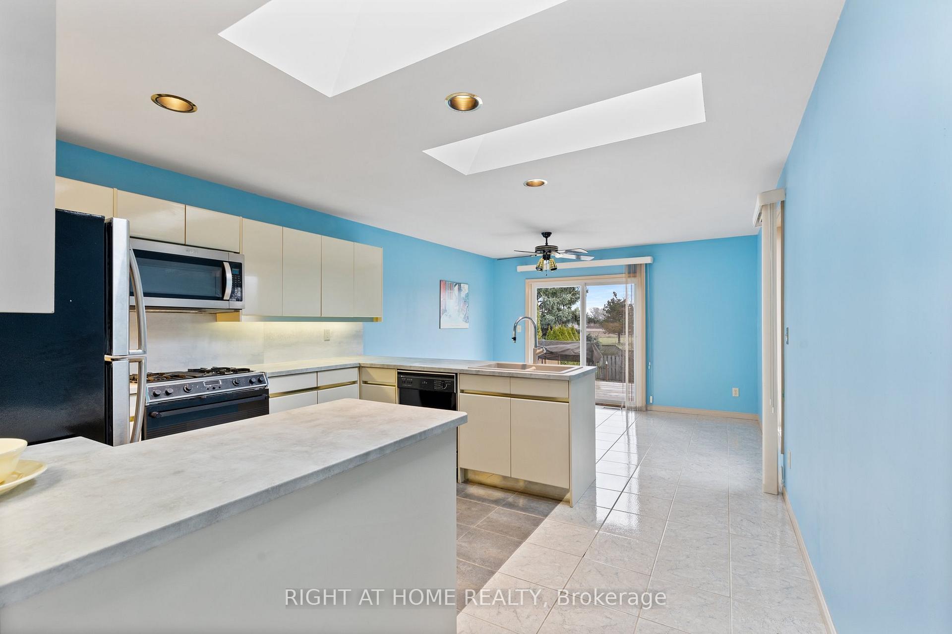 Photo 10 of 2520 Strawberry Drive, Tecumseh — HOMEH