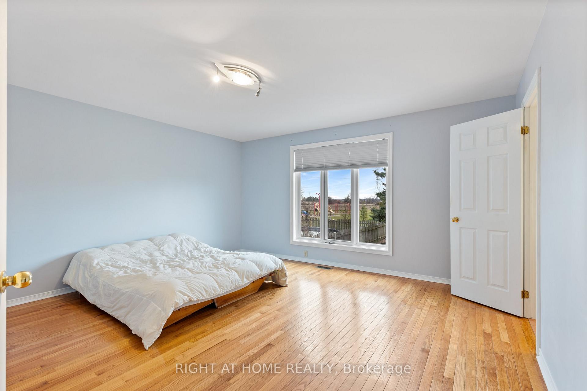 Photo 13 of 2520 Strawberry Drive, Tecumseh — HOMEH
