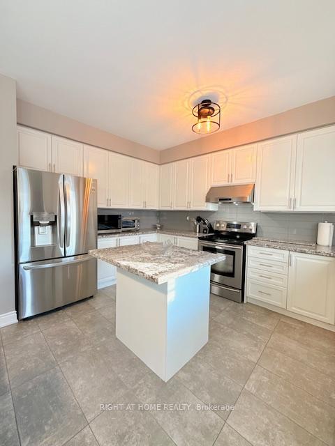 Photo 4 of 110 Dells Crescent, Brampton, Fletcher's Meadow — HOMEH