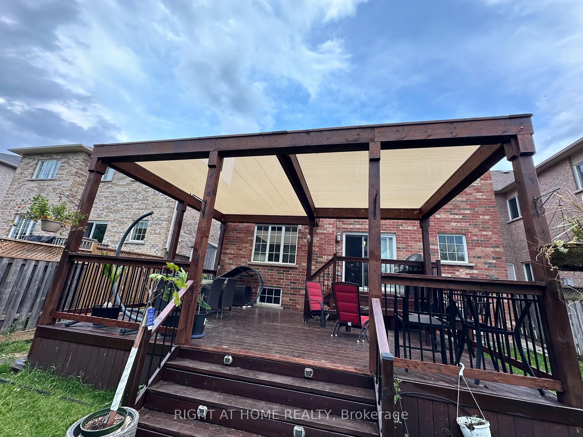 Photo 19 of 110 Dells Crescent, Brampton, Fletcher's Meadow — HOMEH