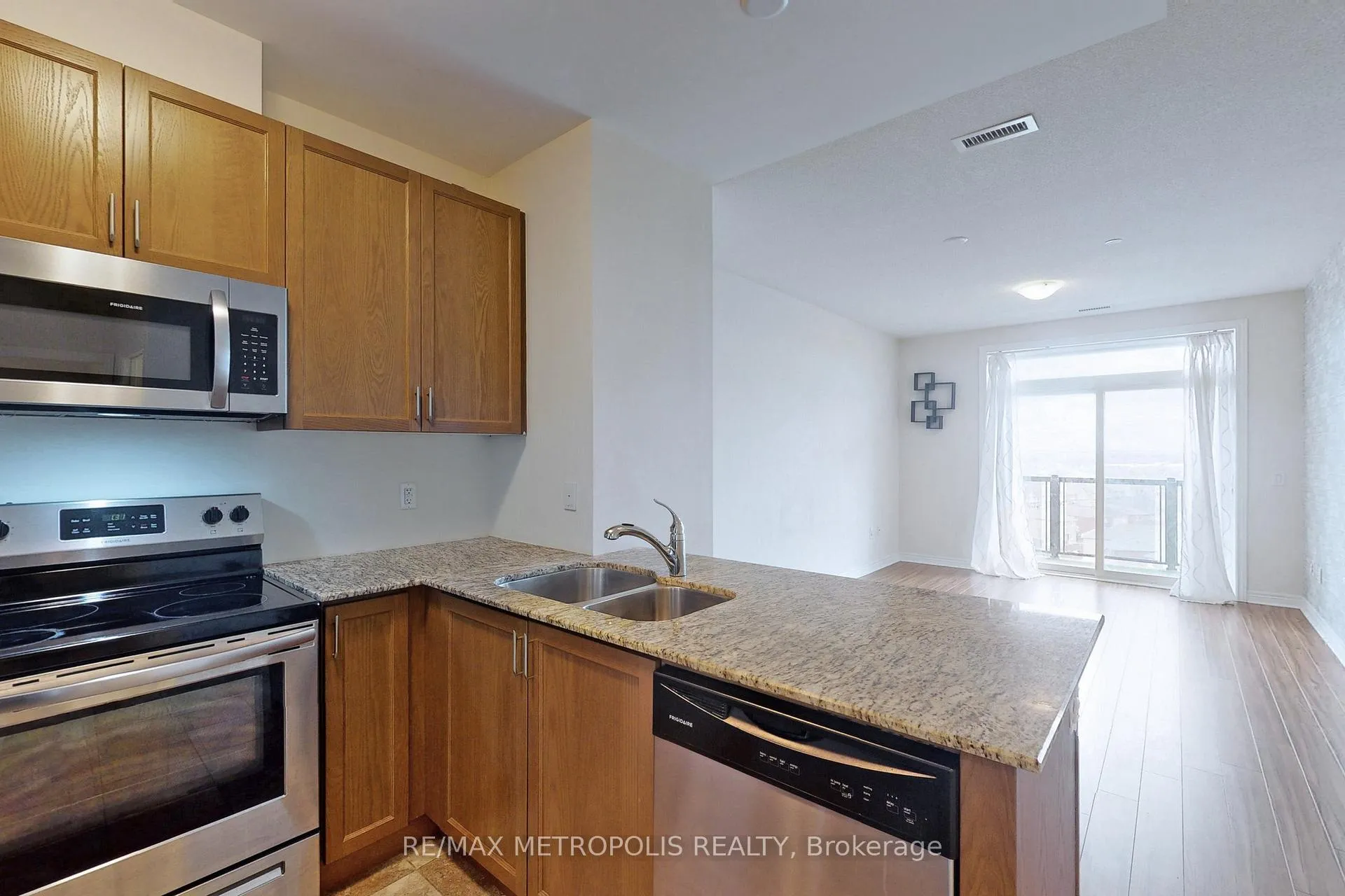 Photo 15 of Unit 816, 7325 Markham Road, Markham, Cedarwood — HOMEH