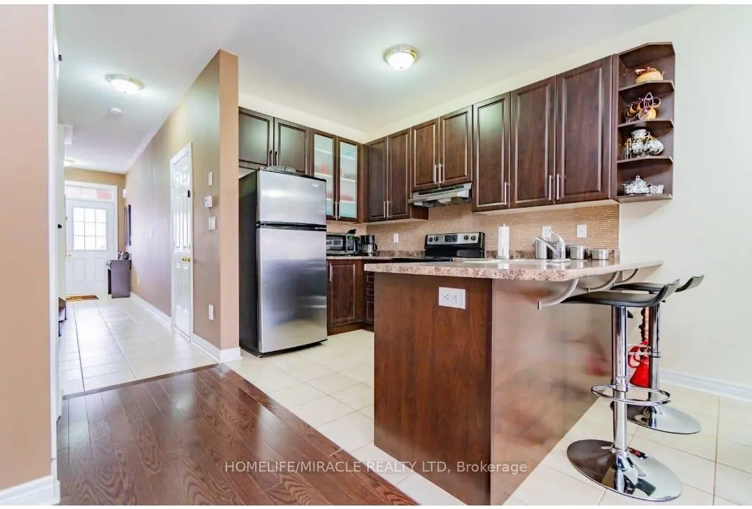 Photo 4 of 11 Lorenzo Circle, Brampton, Sandringham-Wellington — HOMEH