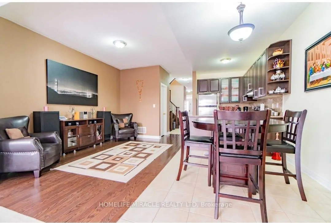 Photo 5 of 11 Lorenzo Circle, Brampton, Sandringham-Wellington — HOMEH