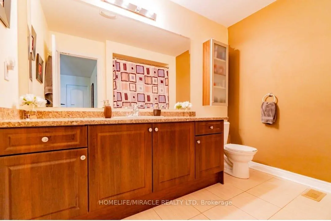 Photo 6 of 11 Lorenzo Circle, Brampton, Sandringham-Wellington — HOMEH