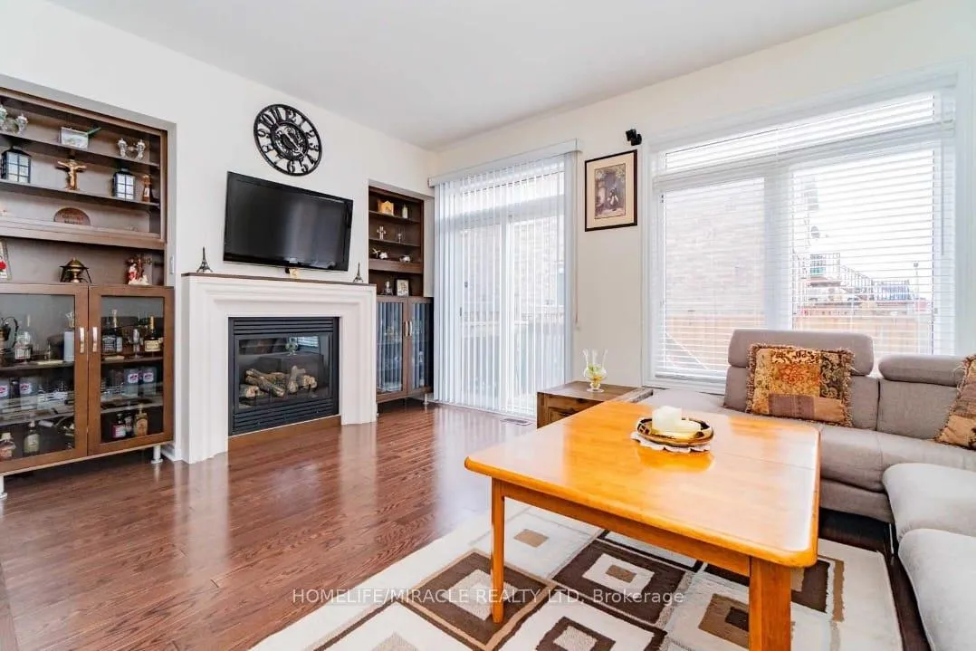 Photo 10 of 11 Lorenzo Circle, Brampton, Sandringham-Wellington — HOMEH