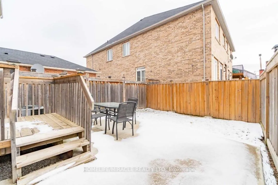 Photo 11 of 11 Lorenzo Circle, Brampton, Sandringham-Wellington — HOMEH