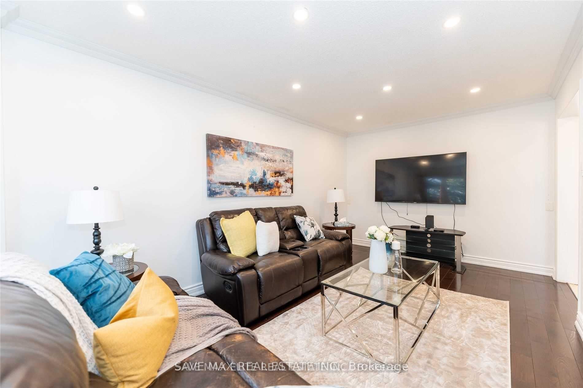 Photo 3 of 20 Bent Tree Court, Brampton, Fletcher's Creek South — HOMEH