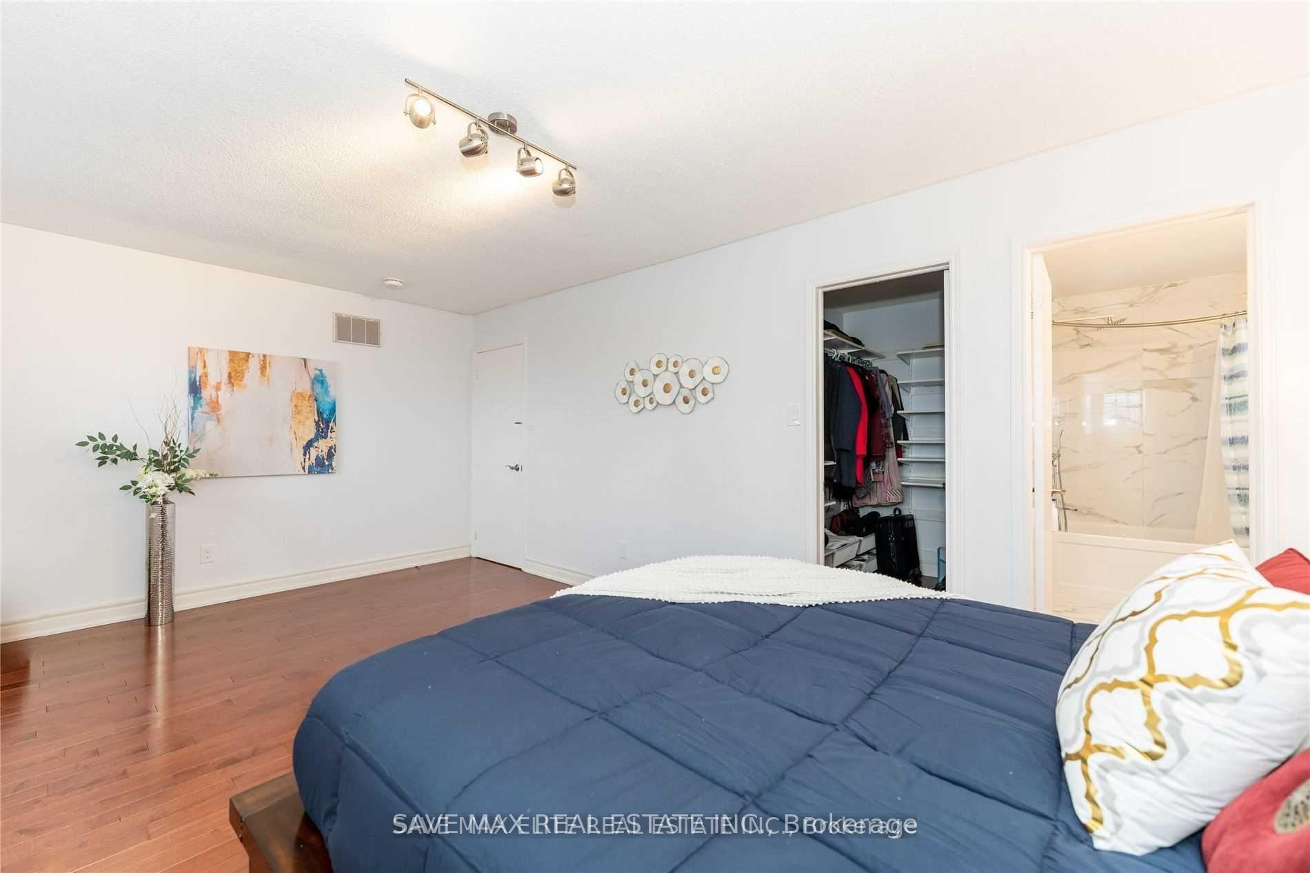 Photo 8 of 20 Bent Tree Court, Brampton, Fletcher's Creek South — HOMEH