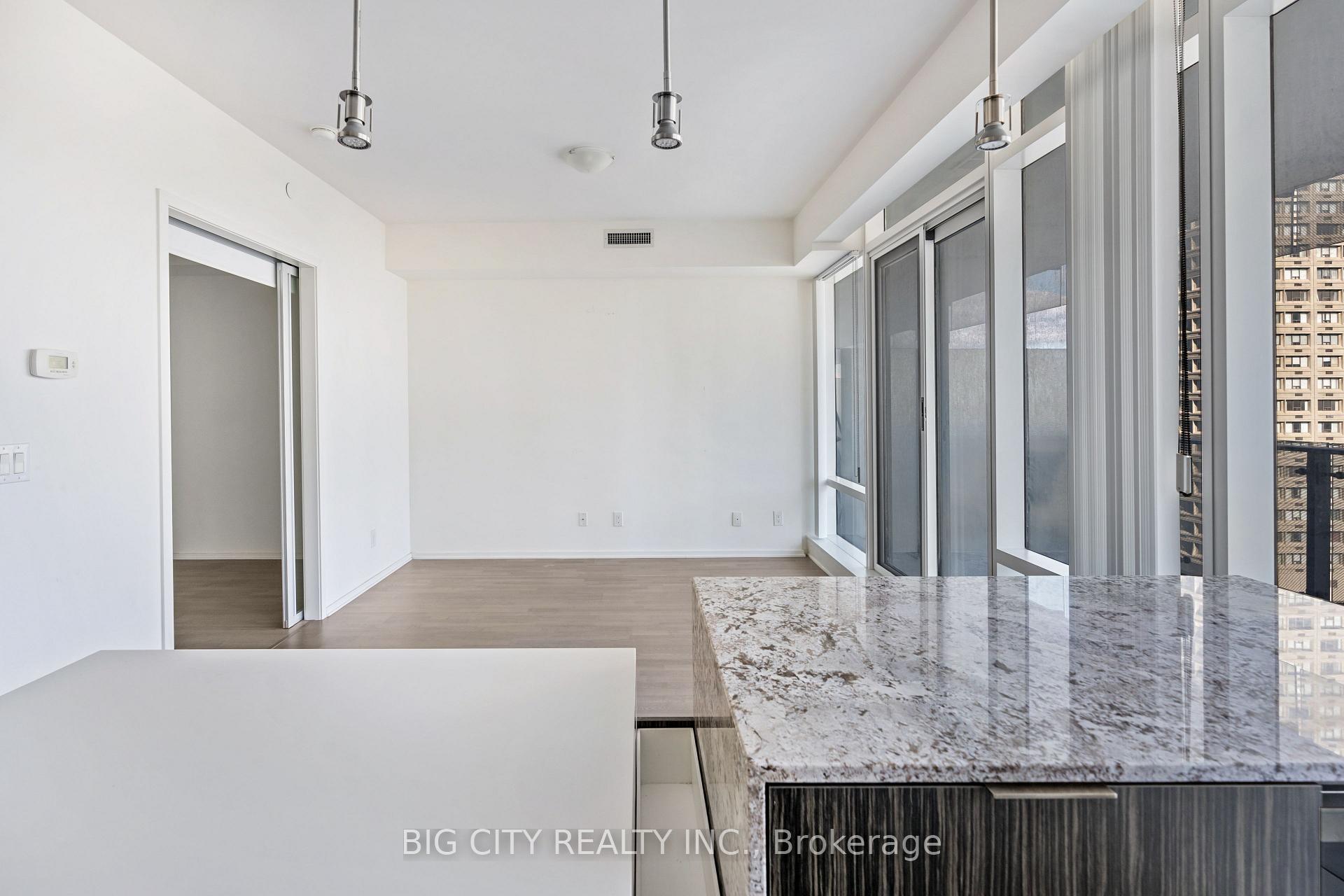 Photo 3 of Unit 2103, 1 Bloor Street E, Toronto, Church-Yonge Corridor — HOMEH