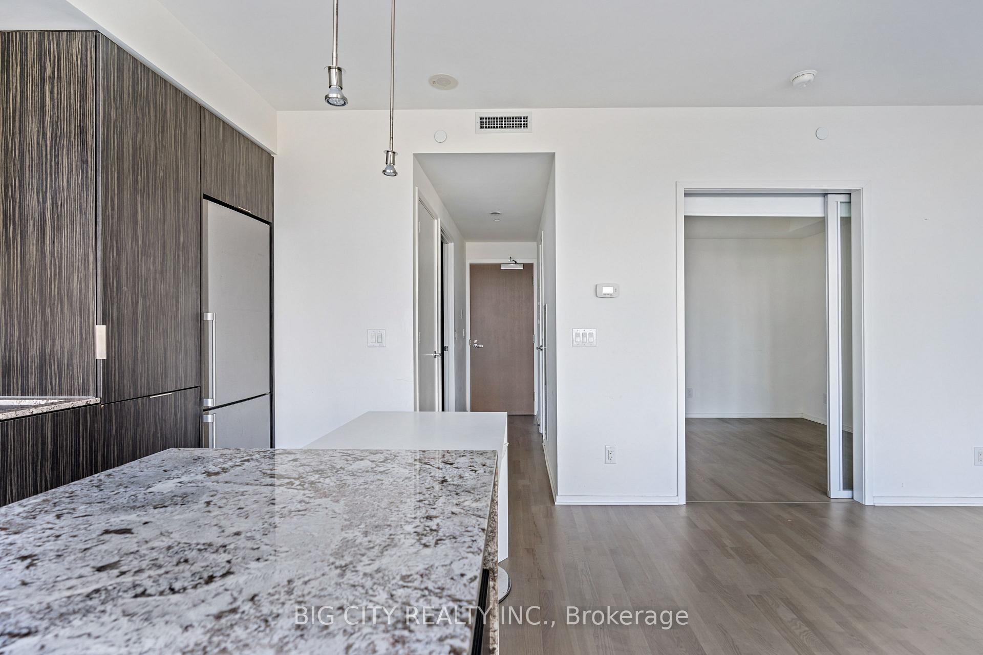 Photo 4 of Unit 2103, 1 Bloor Street E, Toronto, Church-Yonge Corridor — HOMEH