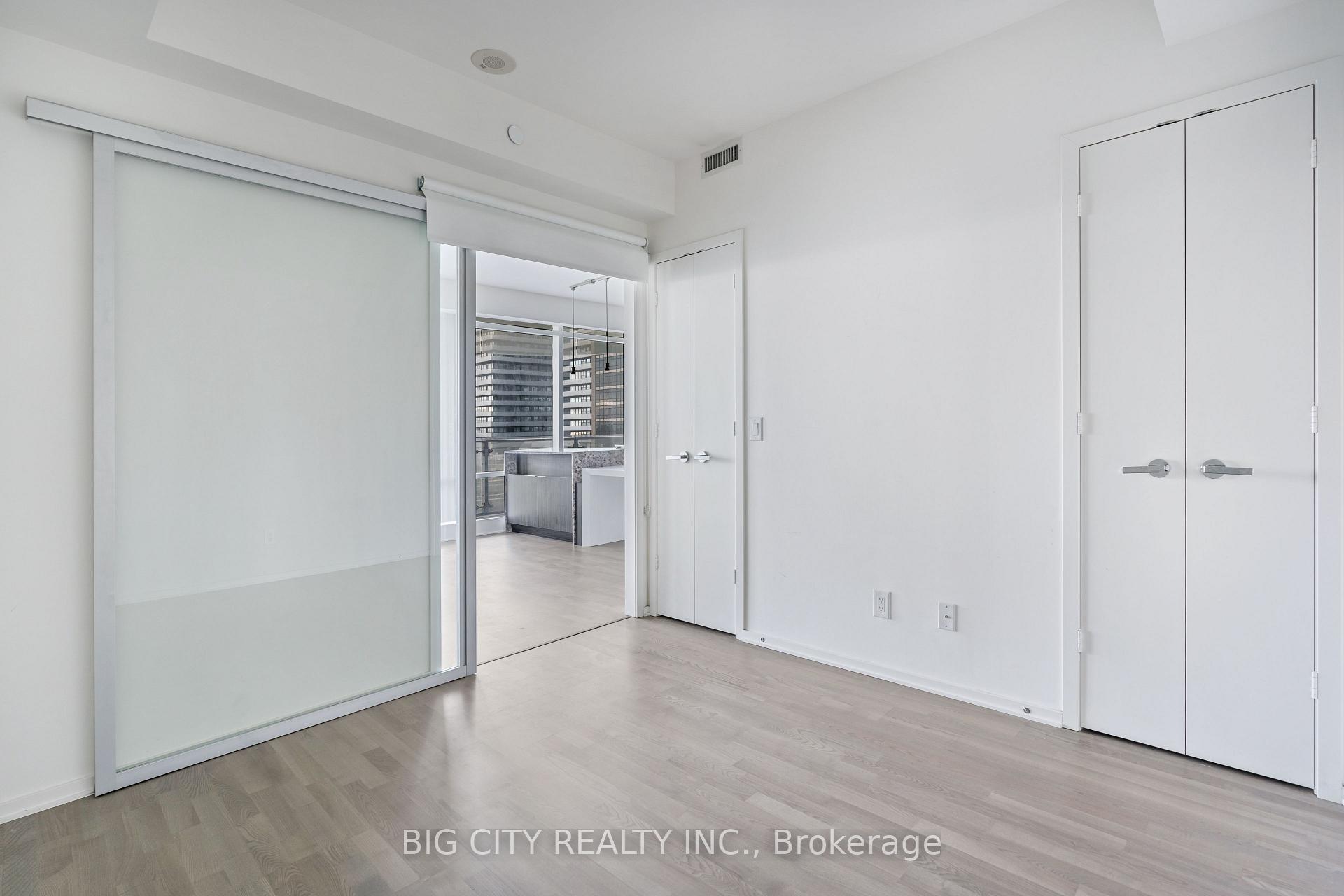Photo 5 of Unit 2103, 1 Bloor Street E, Toronto, Church-Yonge Corridor — HOMEH