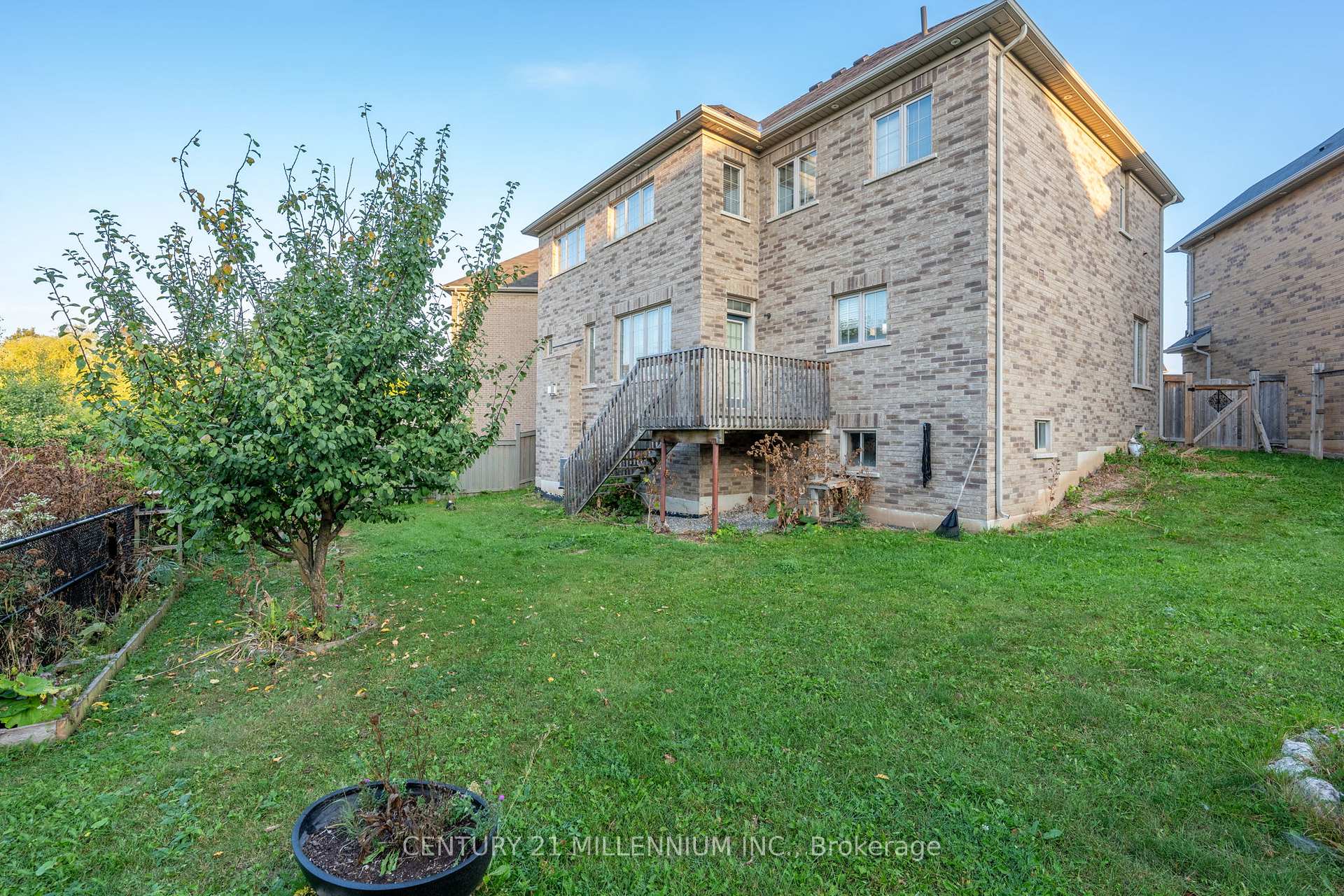 Photo 4 of 6 Ashfield Place, Brampton, Credit Valley — HOMEH