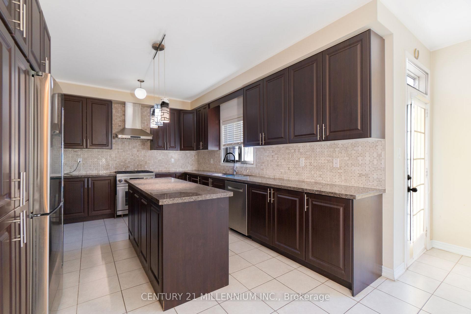 Photo 11 of 6 Ashfield Place, Brampton, Credit Valley — HOMEH